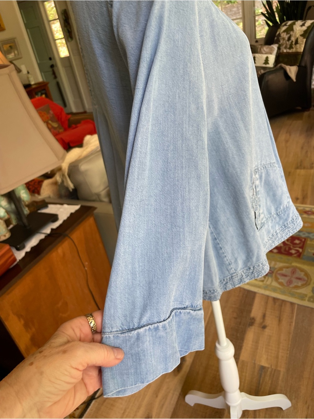 TooFan size large 100% tencel button up chambray top or light jacket - Picture 4 of 9